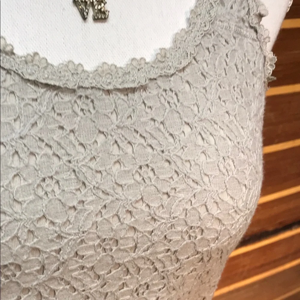 Hollister Floral Gray Lace Tank XS - Picture 5 of 8